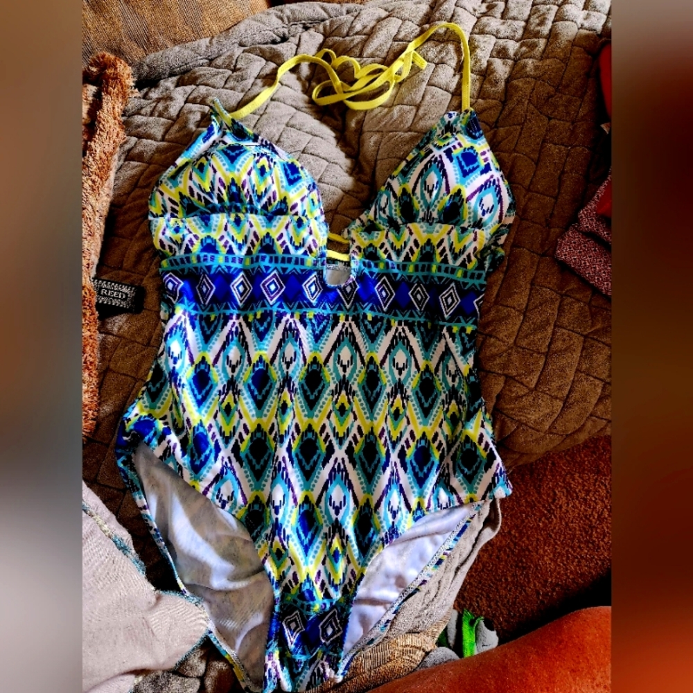 Bobbie Brown bathing suit size large. Never worn was wrong size